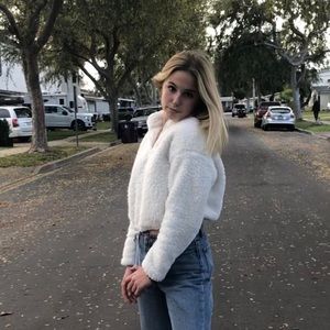 Meet your Posher, Ella